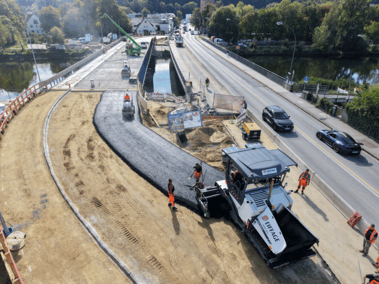Verkehr wird auf Behelfsumfahrung umgelegt: Konrad-Adenauer-Straße (B299) für eine Nacht gesperrt
